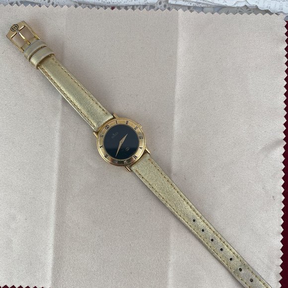 Vintage Swiss Quartz Gucci  Watch Roman Numeral Bezel Black Face Gold Strap - Picture 7 of 13